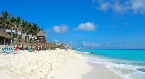 playa-langosta-de-cancun1